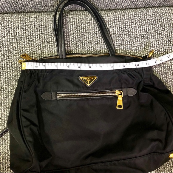 Prada handbag with a crossover strap - Picture 4 of 8